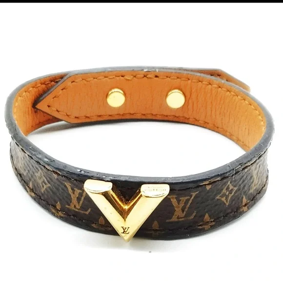 Louis Vuitton Essential V Bracelet - Picture 2 of 9